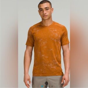 Lululemon men’s size M shirt